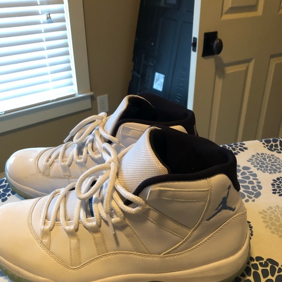 Jordan sneakers - Picture 3 of 3